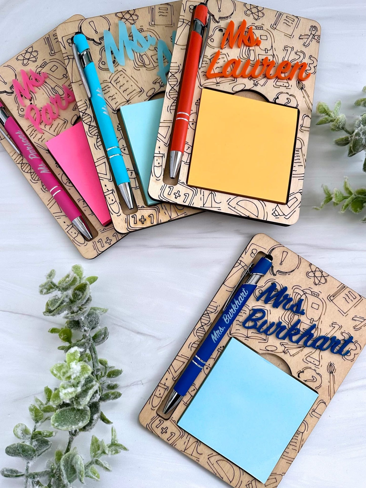 Personalized stationary set