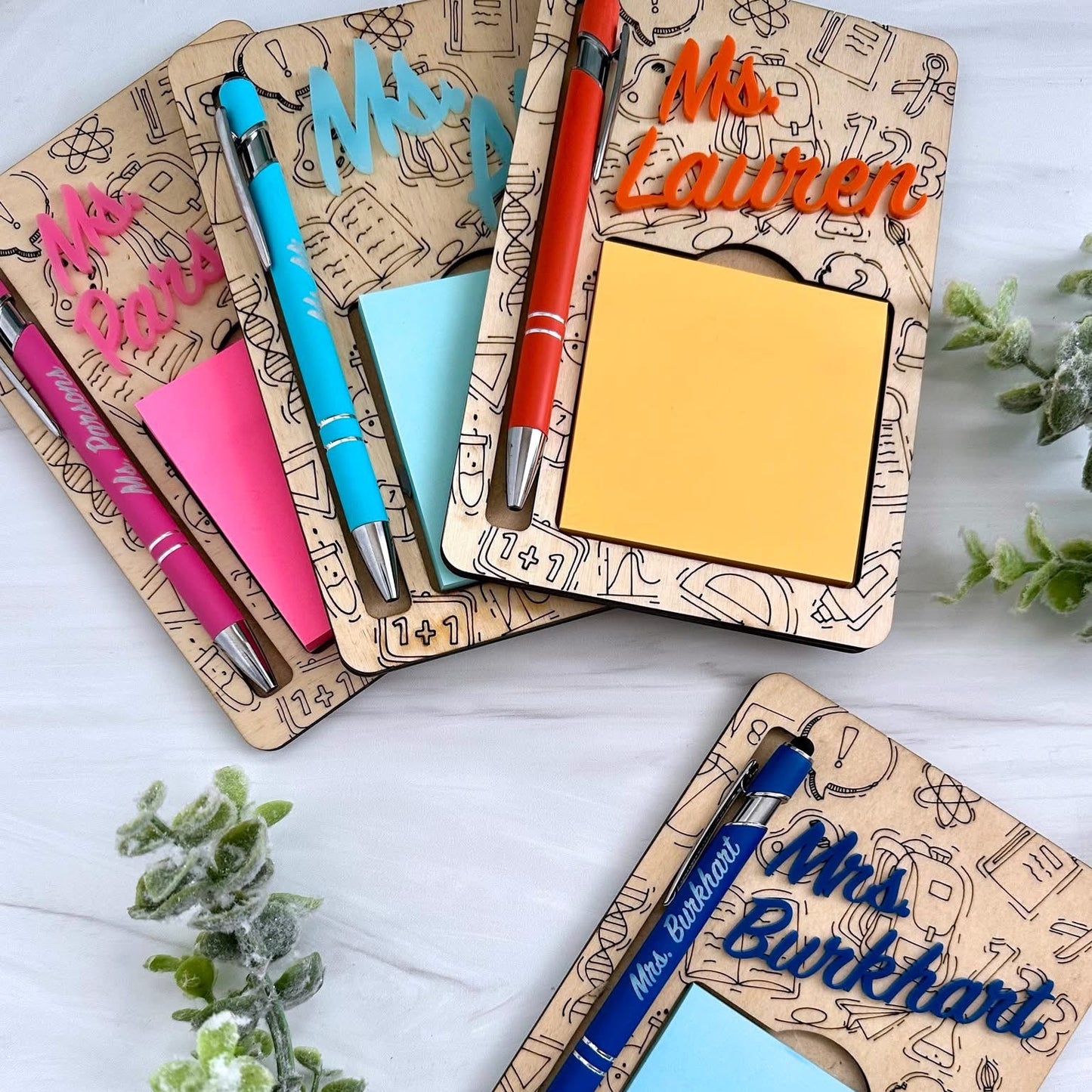 Personalized stationary set